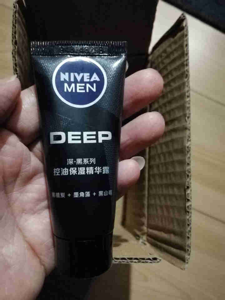 妮维雅(NIVEA)男士乳液面霜小蓝管护肤化妆品 补水滋润保湿面部精华 DEEP深·黑系列控油保湿精华露10ml怎么样，好用吗，口碑，心得，评价，试用报告,第4张