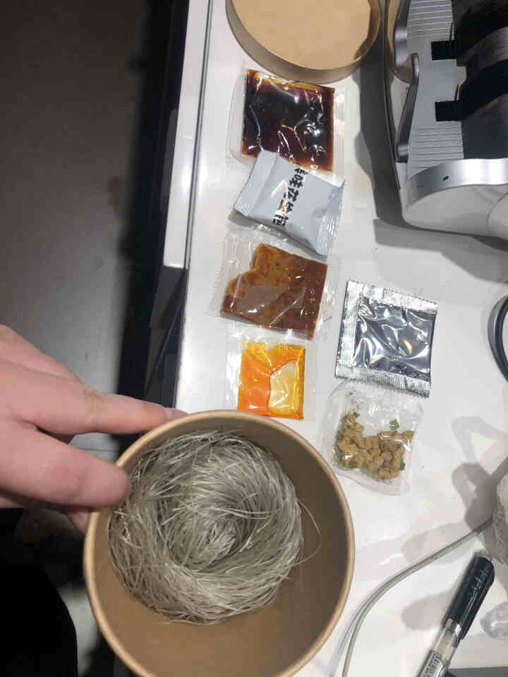 酸辣粉正版嗨吃家酸辣红薯细粉方便速食正宗清真重庆风味方便粉丝即食 梁天代言 网红酸辣粉120g*6桶（明星款）怎么样，好用吗，口碑，心得，评价，试用报告,第3张