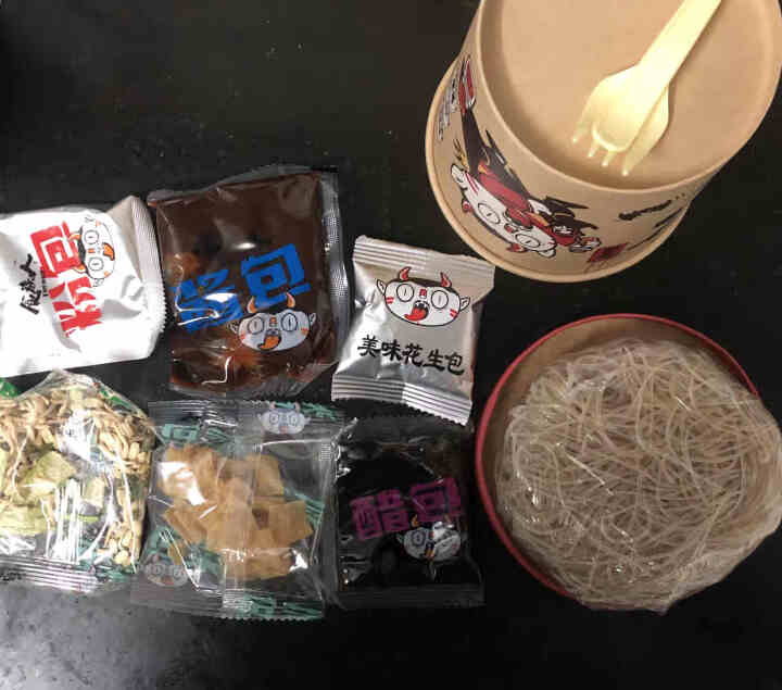 【食族人旗舰店】食族人花甲粉酸辣粉速食6桶装锡纸爆肚粉麻辣烫方便面重庆正宗土豆粉丝条速食品宵夜 花甲粉145g*3+酸辣粉130g*3怎么样，好用吗，口碑，心得,第4张