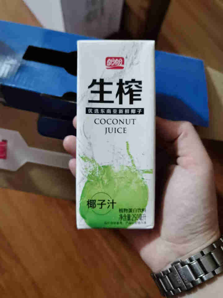 盼盼 椰子汁 植物蛋白饮料 椰奶椰子水 250ml*12瓶 整箱 礼盒装 250ml*12瓶 国潮礼盒装怎么样，好用吗，口碑，心得，评价，试用报告,第3张