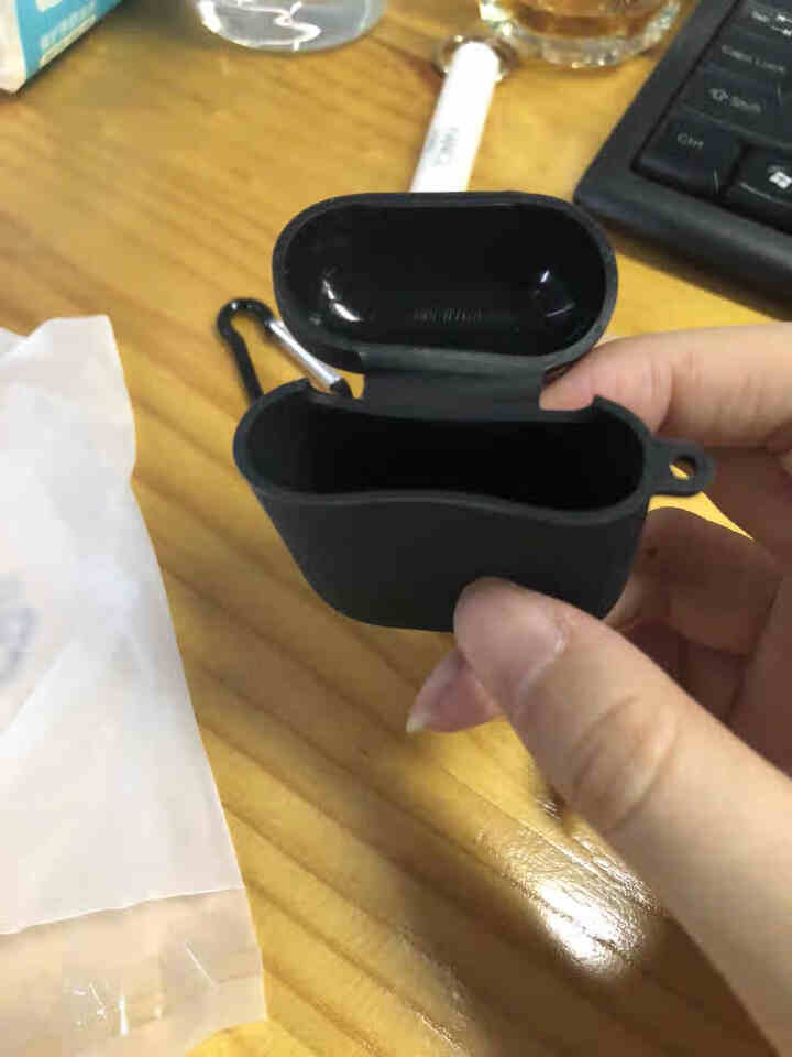 幸莎 airpods保护套1/2代通用苹果无线蓝牙耳机套airpods pro超薄液态硅胶不沾灰防丢 airpods 1/2代【暗夜黑】送挂钩怎么样，好用吗，口,第4张