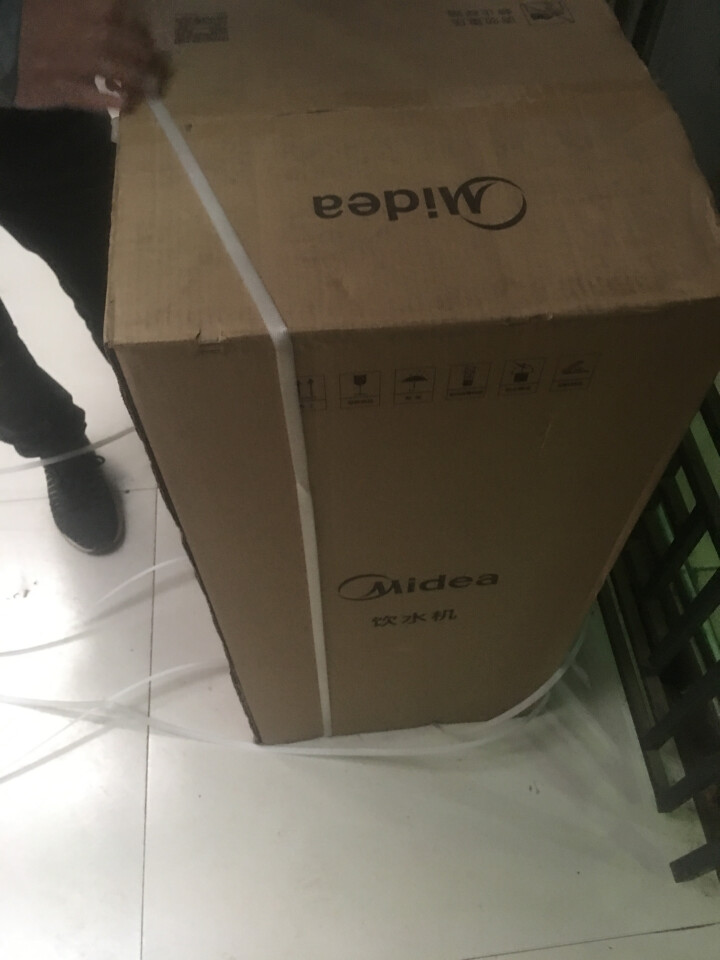 美的（Midea）立式饮水机家用办公温热茶香茶吧机下置式安全童锁饮水器YR1027S,第2张