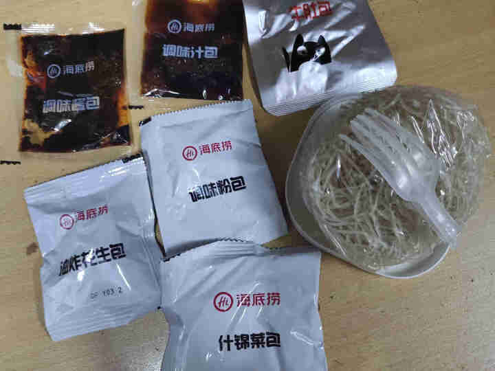 海底捞 酸辣粉冲泡即食粉丝懒人户外网红学生宿舍早餐杯装即食方便粉丝  酸辣牛肚粉136g怎么样，好用吗，口碑，心得，评价，试用报告,第3张