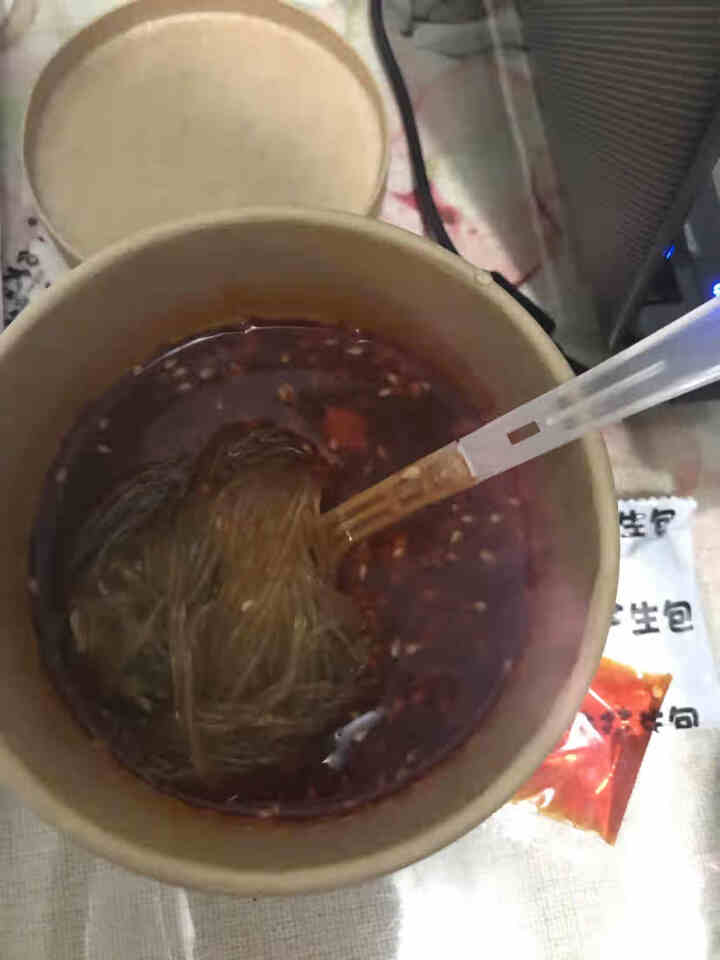 酸辣粉嗨吃家纯手工重庆 145g*6桶12桶整箱装 红薯粉泡面即食惑客学生夜宵懒人麻辣方便食品能吃饱 145g*6桶怎么样，好用吗，口碑，心得，评价，试用报告,第3张