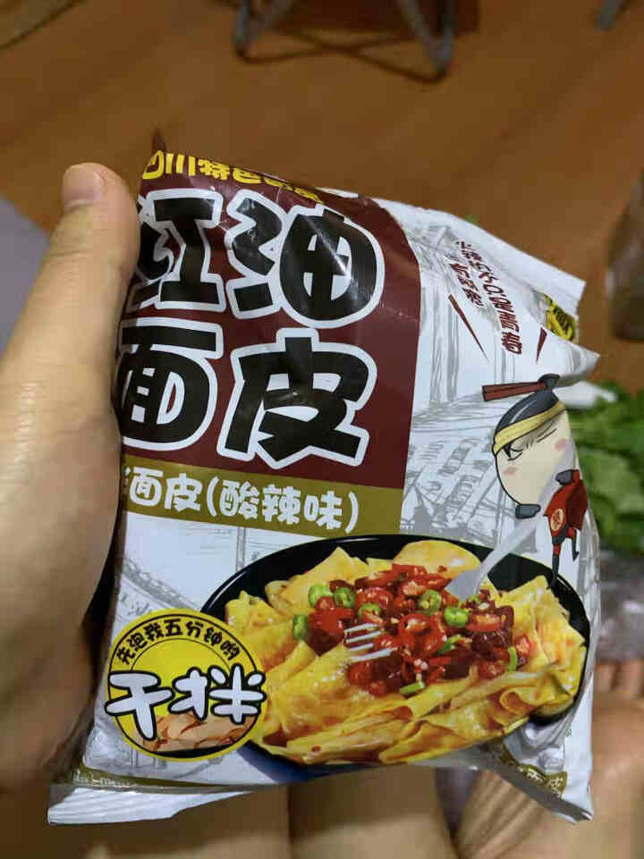 阿宽 四川铺盖面红油面皮非油炸袋装宽面泡面擀面皮酸辣味凉皮四川特产网红方便泡面 【3袋】红油面皮尝鲜怎么样，好用吗，口碑，心得，评价，试用报告,第4张