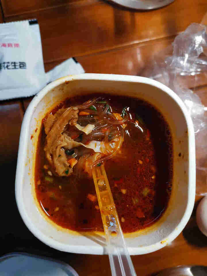 海底捞 酸辣粉冲泡即食粉丝懒人户外网红学生宿舍早餐杯装即食方便粉丝  酸辣牛肚粉136g怎么样，好用吗，口碑，心得，评价，试用报告,第4张