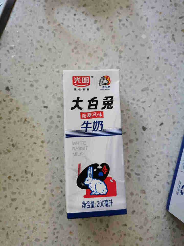 【新品】光明大白兔牛奶奶糖网红冰激凌风味饮料饮品200ml*6盒/整箱早餐奶礼盒装怎么样，好用吗，口碑，心得，评价，试用报告,第4张