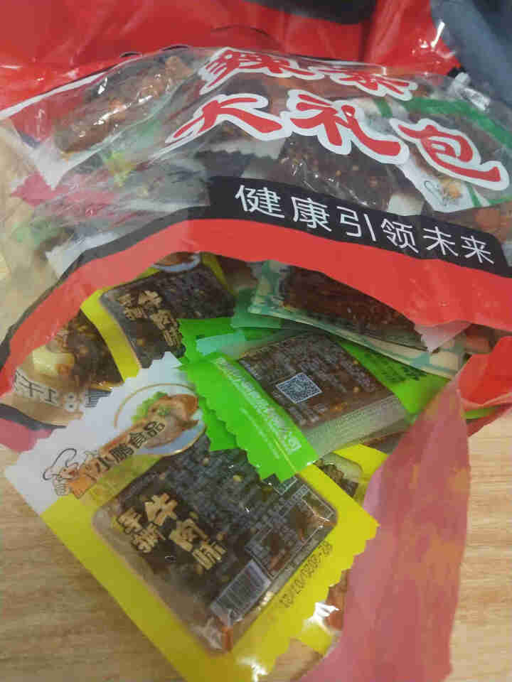 小鹏食品网红辣条大礼包休息麻辣散装批发80后童年儿时怀旧零食小吃 辣条大礼包1000g怎么样，好用吗，口碑，心得，评价，试用报告,第3张