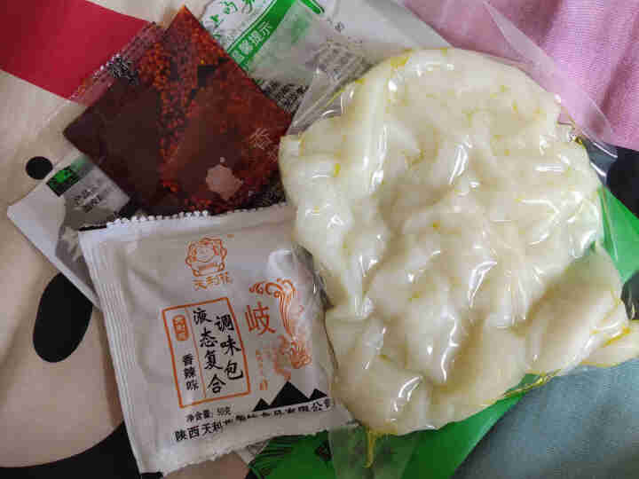 京鲜坊 擀面皮陕西特产擀面皮300g*6 袋装速食拌面凉皮 陕西擀面皮怎么样，好用吗，口碑，心得，评价，试用报告,第3张