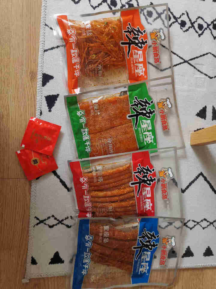 【小鹏食品】网红辣条儿时童年80后怀旧麻辣面筋休闲小零食辣星座食品 辣星座4包【每款1包】怎么样，好用吗，口碑，心得，评价，试用报告,第3张