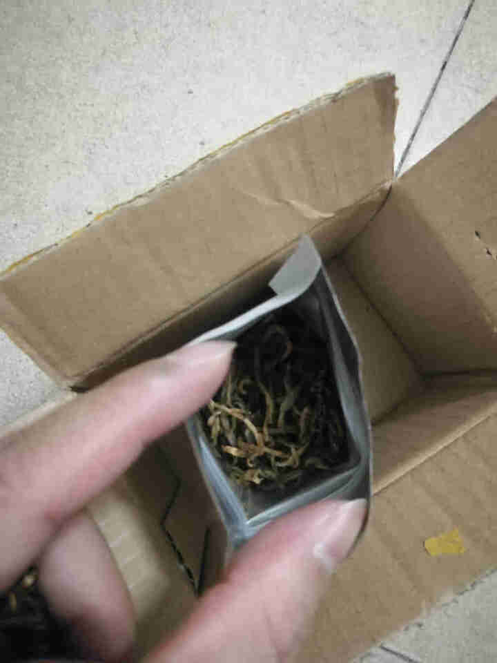 红茶茶叶 滇红金芽云南凤庆古树金大芽滇红茶金针 功夫红茶300g蜜香 隆仁古茶 【品鉴装】云南凤庆滇红大金芽红茶怎么样，好用吗，口碑，心得，评价，试用报告,第4张