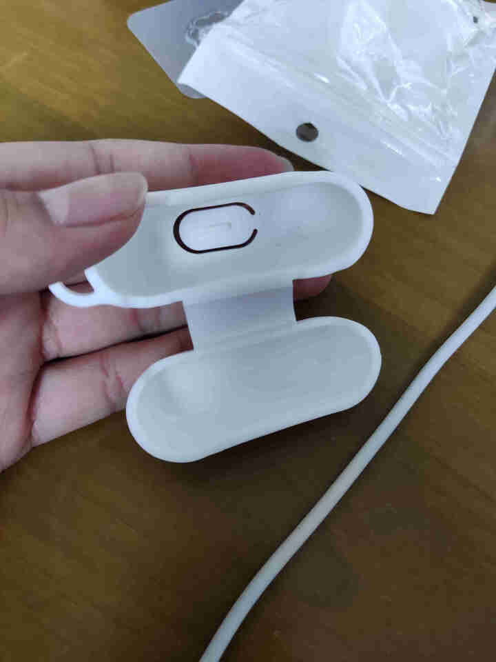 海尼锐 苹果耳机硅胶保护套AirPods Pro硅胶套超薄微磨砂防滑防摔壳带挂钩硅胶收纳盒 磨砂白【常规厚款带金属挂钩】怎么样，好用吗，口碑，心得，评价，试用报,第4张