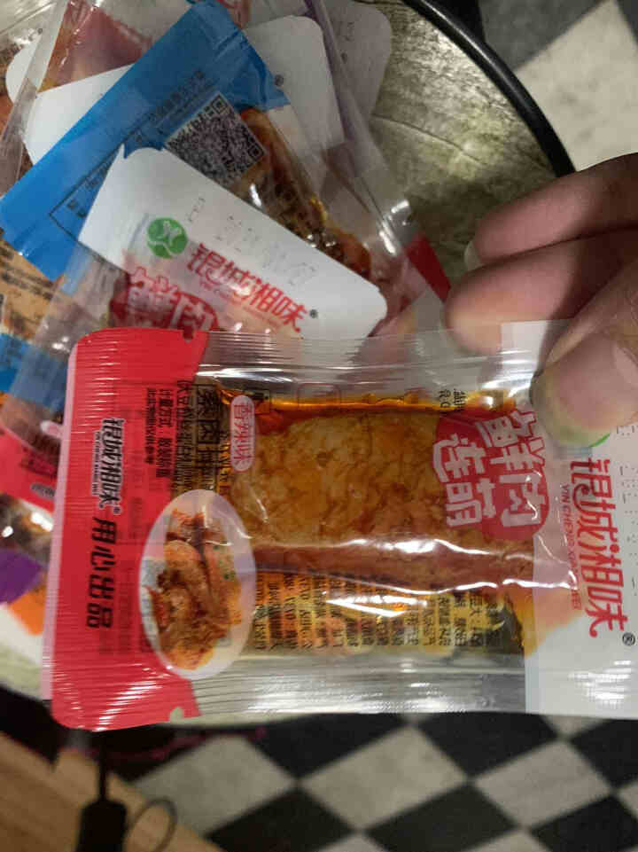 银城湘味香辣手撕素肉排牛肉豆干制品湖南特产素食休闲网红零食可以吃很久的零食休闲食品辣条 20包【尝鲜品味】 混合口味怎么样，好用吗，口碑，心得，评价，试用报告,第2张