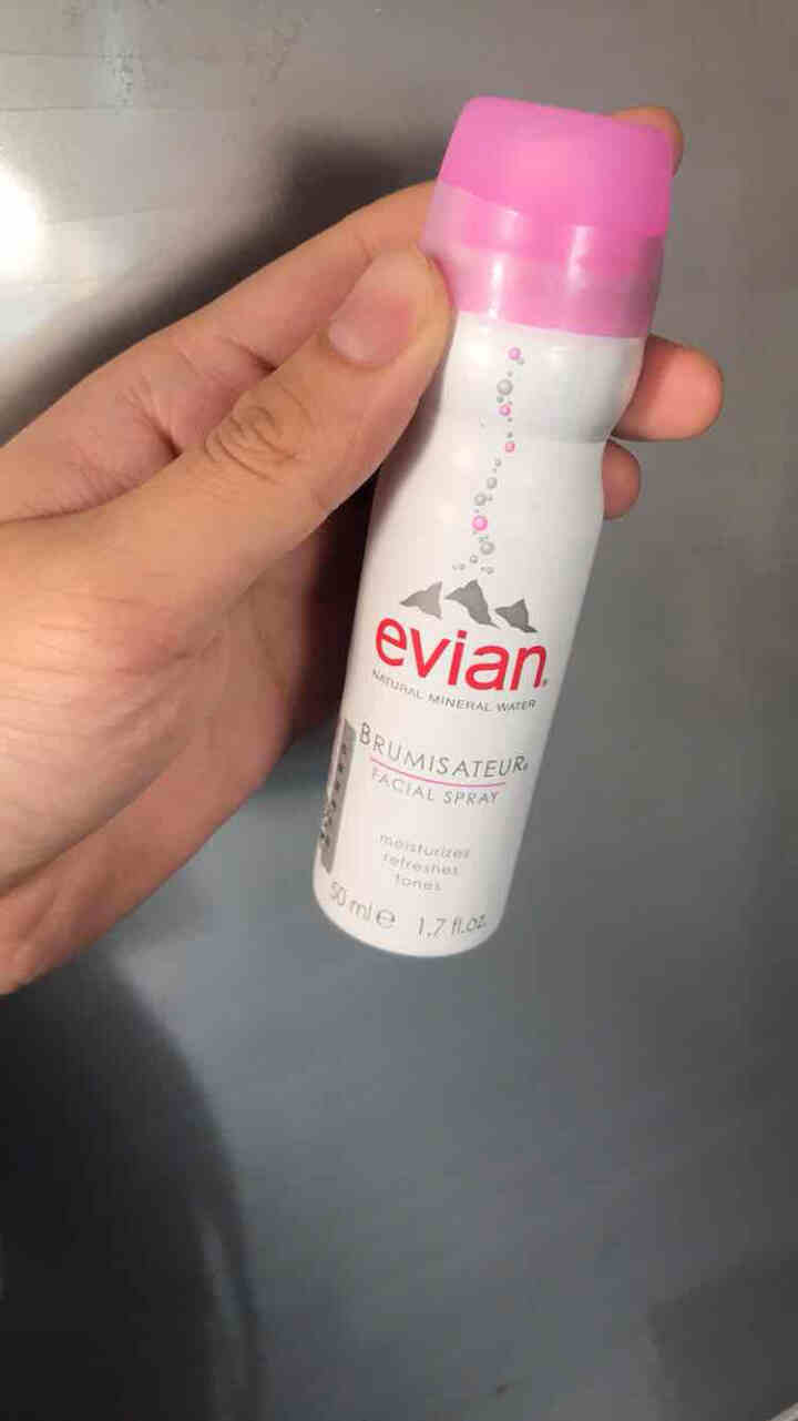 依云/evian 天然矿泉水喷雾50ml 法国进口 喷雾补水 细致毛孔保湿 爽肤水 定妆喷雾 50ml怎么样，好用吗，口碑，心得，评价，试用报告,第2张