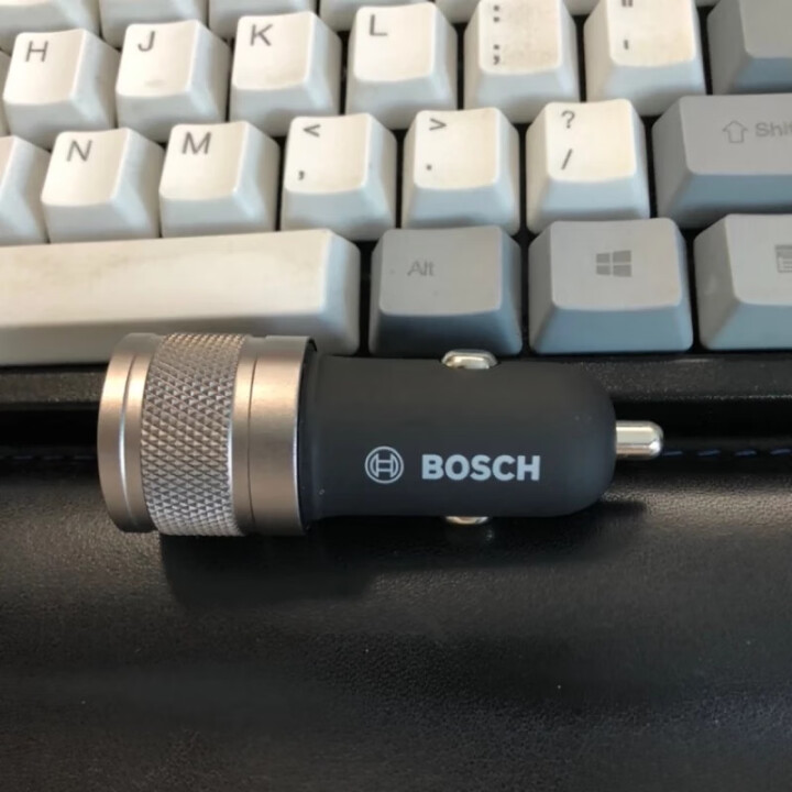 博世(BOSCH)车载充电器快充版QC3.0双口输出智能温度控制7重安全保护兼容iOS&Androi 一拖二车充SC208怎么样，好用吗，口碑，心得，评价，试用,第4张