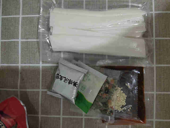 粉呆呆 麻辣流汁宽粉带料包 甘肃定西土豆宽粉 螺霸王酸辣螺蛳粉白家陈记马铃薯粉条 速食宽粉 粉呆呆流汁宽粉 271g*1袋怎么样，好用吗，口碑，心得，评价，试用,第3张