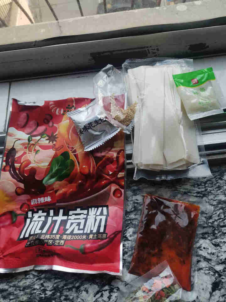 粉呆呆 麻辣流汁宽粉带料包 甘肃定西土豆宽粉 螺霸王酸辣螺蛳粉白家陈记马铃薯粉条 速食宽粉 粉呆呆流汁宽粉 271g*1袋怎么样，好用吗，口碑，心得，评价，试用,第2张