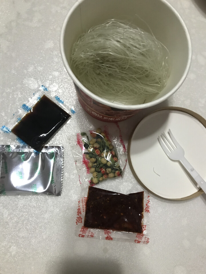 忆之味重庆即食酸辣粉110g桶装网红薯方便粉丝粉条夜宵泡面速食 忆之味酸辣粉110g怎么样，好用吗，口碑，心得，评价，试用报告,第3张