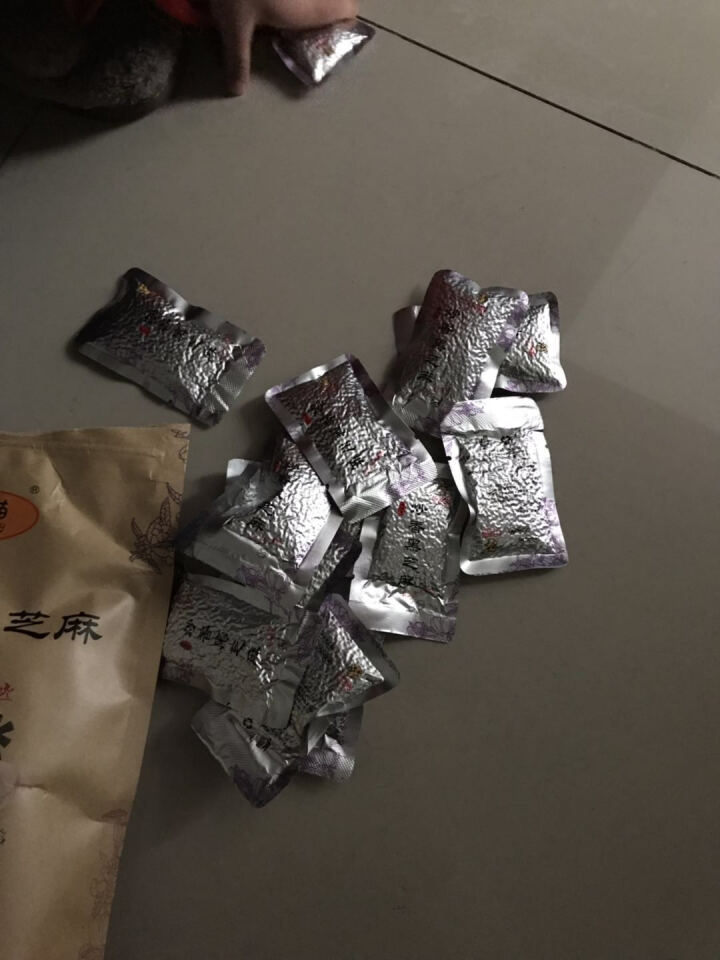 七只馋猫 炒香黑芝麻150g【第2件5折】（5gx30袋独立小包装） 即食免洗 五谷杂粮休闲零食怎么样，好用吗，口碑，心得，评价，试用报告,第4张