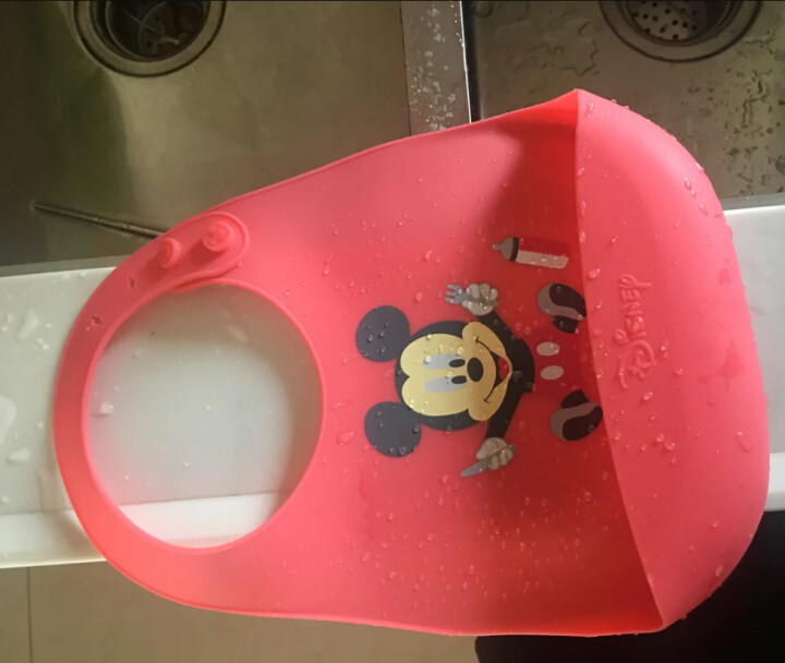 迪士尼（Disney）儿童硅胶婴儿口水围兜 食品级宝宝硅胶围兜 口水兜 海棠红米奇开饭怎么样，好用吗，口碑，心得，评价，试用报告,第3张