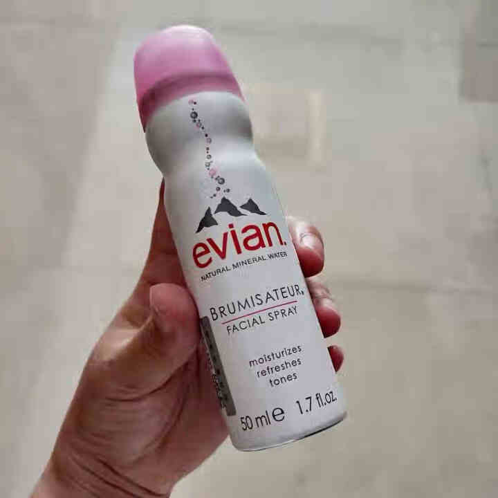 依云（evian)法国原装进口天然矿泉水补水喷雾定妆保湿控油爽肤柔肤水紧肤润肤防护舒缓化妆水喷雾包邮 依云喷雾50ML随身装怎么样，好用吗，口碑，心得，评价，试,第3张