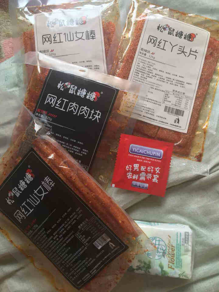 松鼠糖糖湖南网红辣条麻辣片零食大礼包儿时怀旧小吃抖音同款好吃的排行榜 香辣味2大包+魔鬼辣2大包/共500g 关注加购送纸巾 手套怎么样，好用吗，口碑，心得，评,第2张