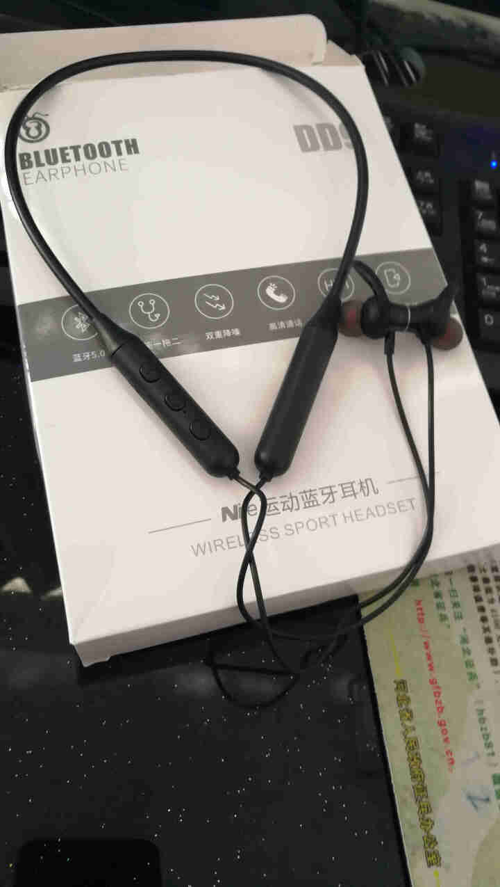 春蜜 双耳音乐降噪入耳式蓝牙耳机运动跑步 苹果iPhone安卓华为荣耀小米项圈挂脖式颈挂式耳麦带话筒 曜石黑 升级版(磁吸收纳+6D降噪+单电池+记忆钢圈)怎么,第4张