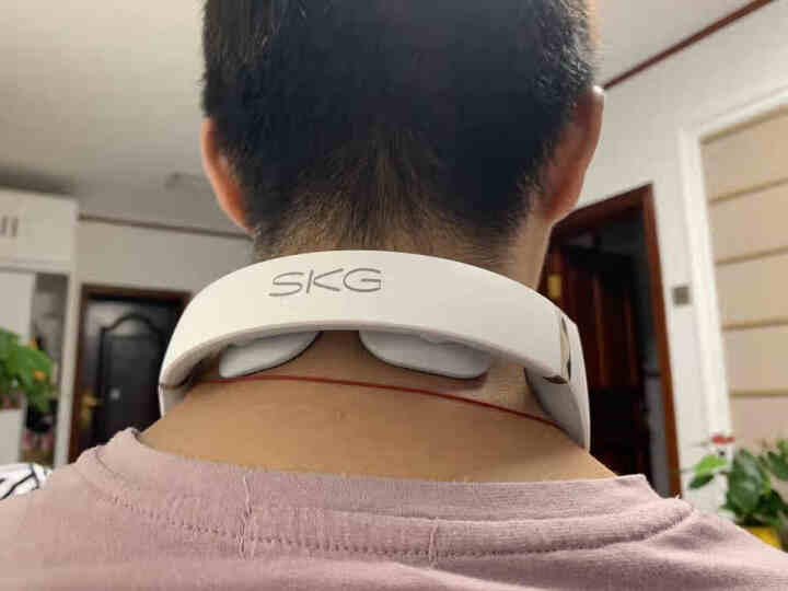 SKG 颈椎按摩器 颈部按摩仪 脖子牵引器 办公室护颈仪 热敷 富贵包 U型枕 充电便携 李佳琦推荐 新一代护颈仪 4098怎么样，好用吗，口碑，心得，评价，试,第6张