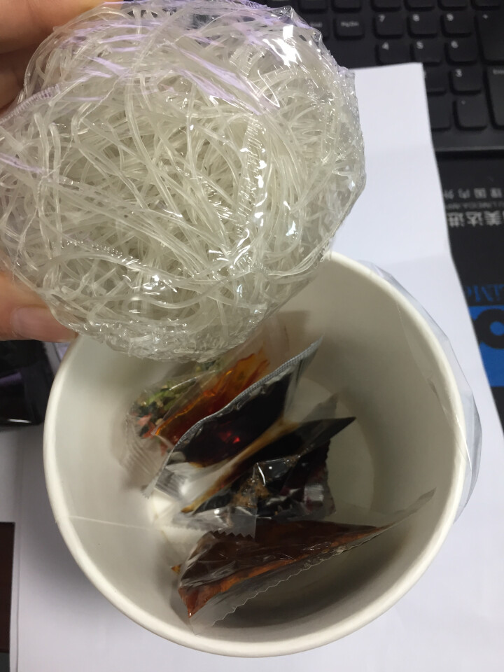 慕丝妮 蓝叫酸辣粉138g 方便面懒人速食酸辣米粉红薯粉丝 好吃的休闲食品宵夜 1盒装怎么样，好用吗，口碑，心得，评价，试用报告,第3张