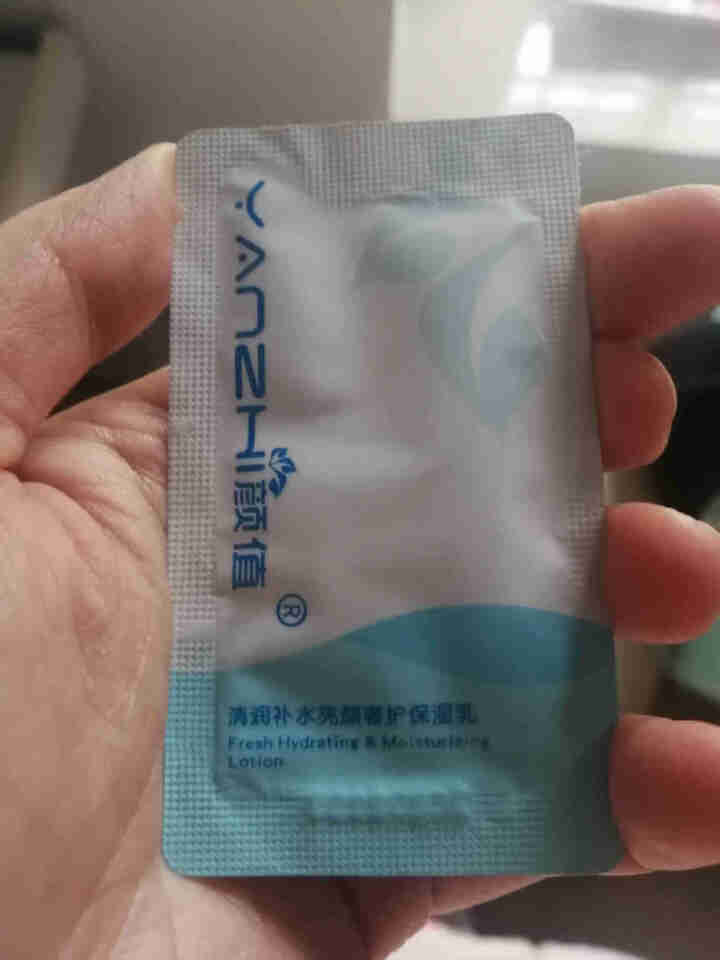 颜值（YANZHI）清润补水亮颜奢护保湿乳  3ml 小样试用装 保湿乳小样     3ml怎么样，好用吗，口碑，心得，评价，试用报告,第2张