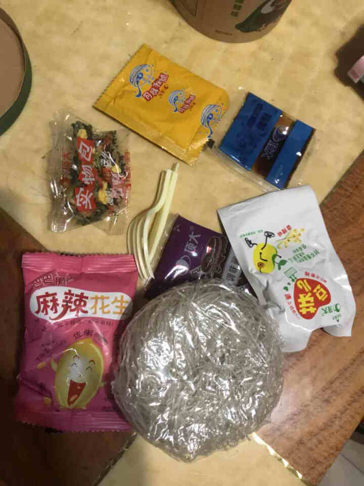 顶大单身菜鸟酸辣烫粉丝酸辣味速食面方便面泡面汤面 酸辣 6桶怎么样，好用吗，口碑，心得，评价，试用报告,第4张