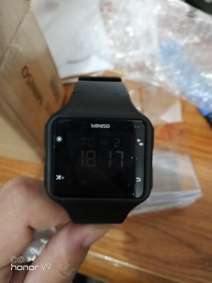 名创优品(miniso)质感运动男士手表 防震性能手表电子