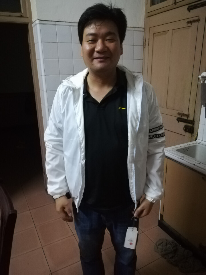 180cm150斤的男生图片,一米八 150斤男生照片 查看源网页