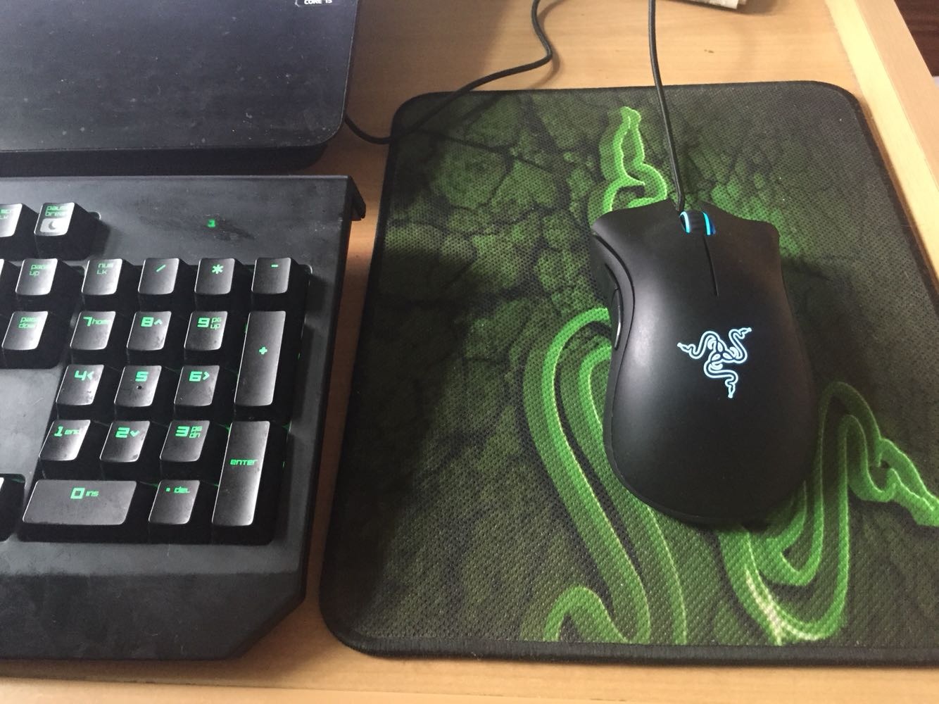 雷蛇(razer deathadder chroma 炼狱蝰蛇幻彩版 游戏鼠标