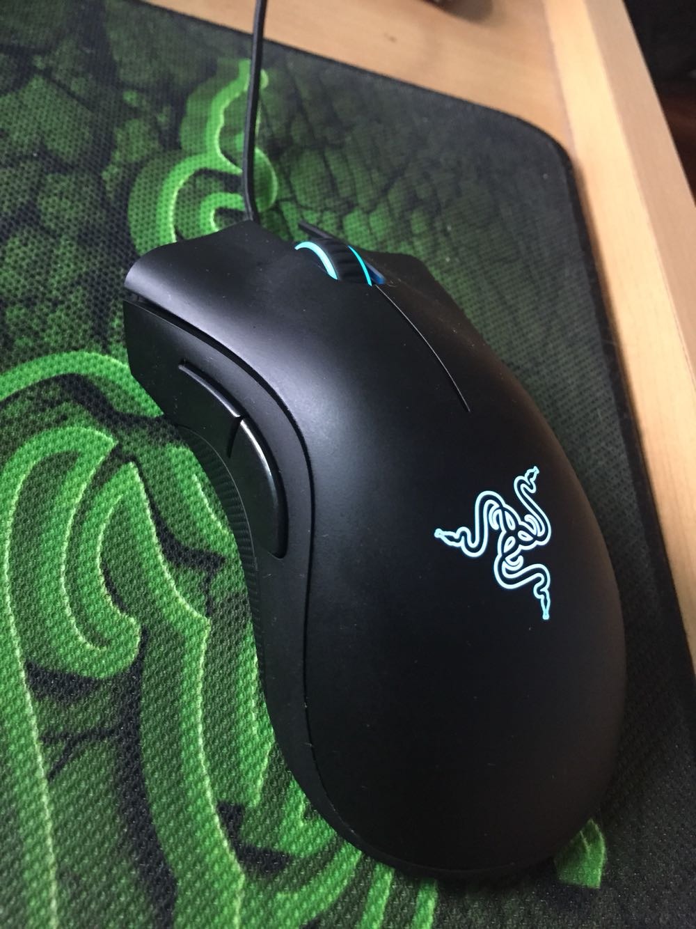 雷蛇(razer deathadder chroma 炼狱蝰蛇幻彩版 游戏鼠标