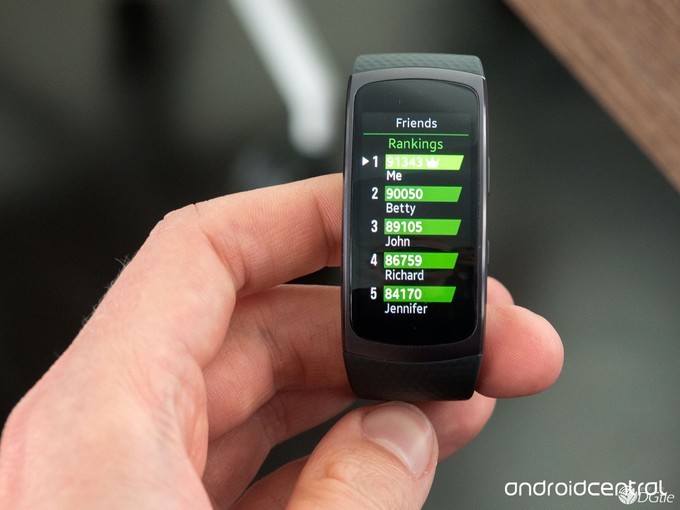 三星 Gear Fit 2 登场:曲面屏手环 + 音乐播放器