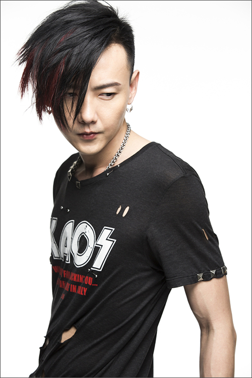 一直站在自己独特世界观里的黄义达,创作出那些永远"无法定义"的音乐