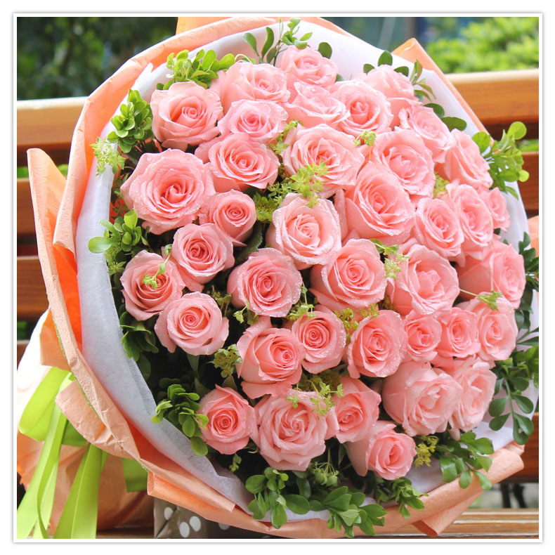 款式六:33支粉玫瑰,配花搭配