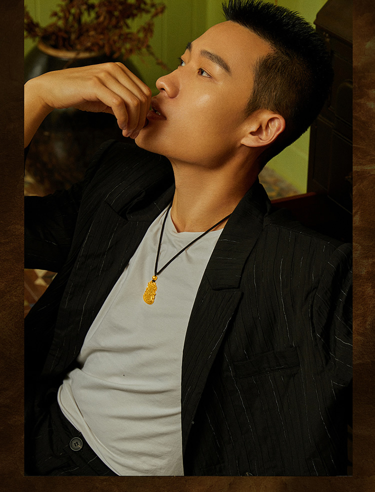 周六福 珠宝男款传承复古神兽牌黄金吊坠 古法黄金aa063274 金重约36.