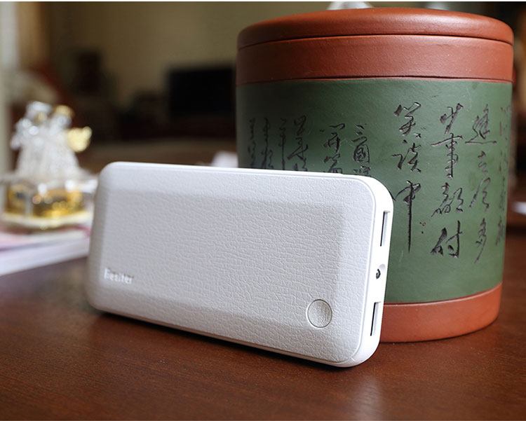 
                                        
                                                            倍斯特（Besiter）12000毫安 移动电源/充电宝 聚合物 双USB输出 苹果/安卓/手机/平板通用 普罗米0141 白色                