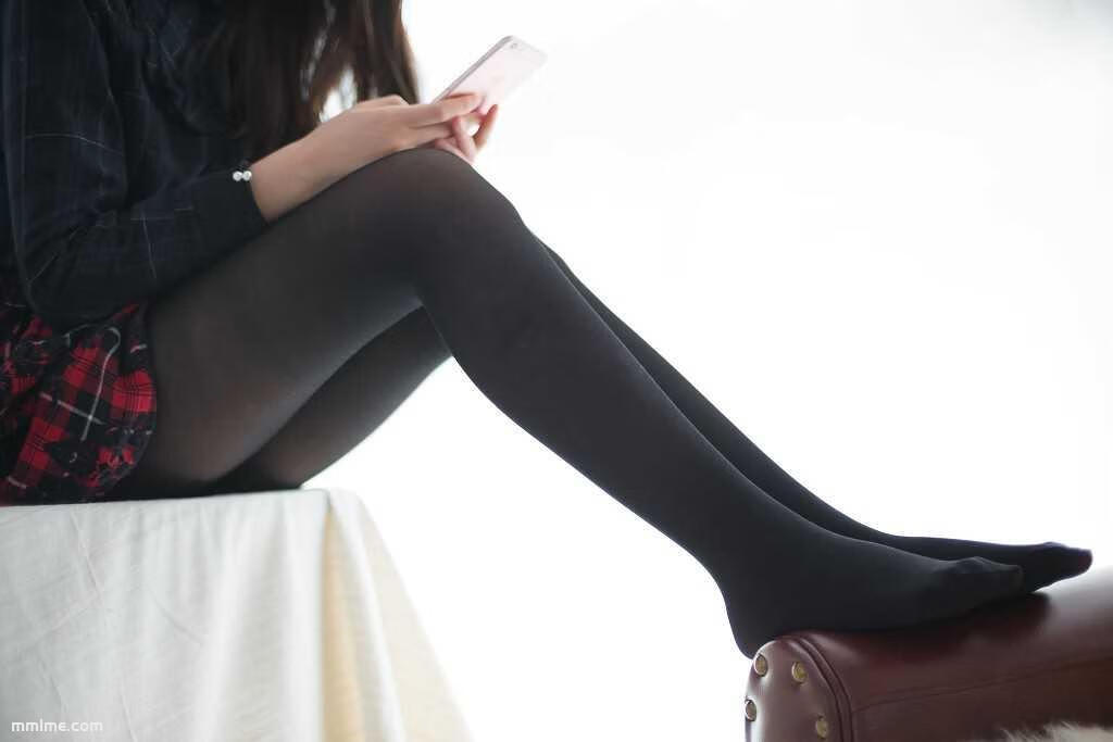 图片[10]-《玩手机的黑丝妹妹》 [森萝财团] R15-008 写真集[78P]-美了么