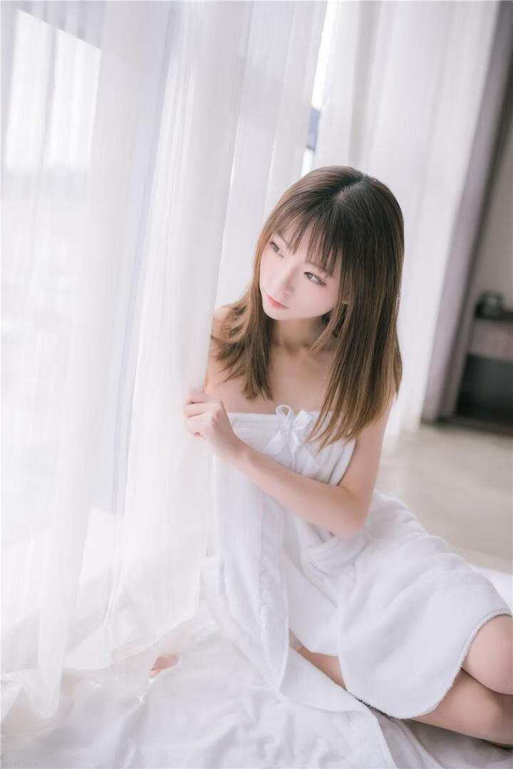 清纯美女 纯白浴巾-美了么