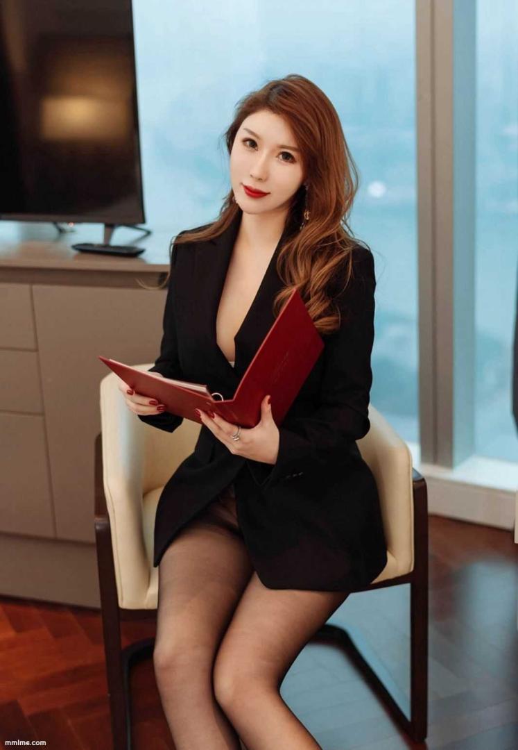 2020最新尤妮丝Egg高清图集诱惑制服黑丝袜丰满身体-美了么