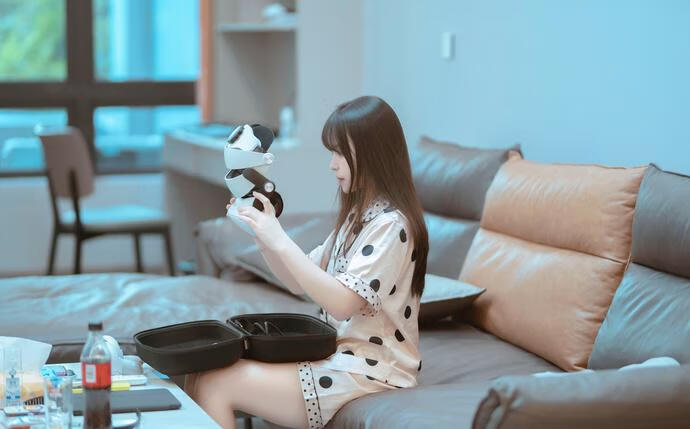 Bangni邦尼-偷偷在房间玩ss游戏[10P-23M]