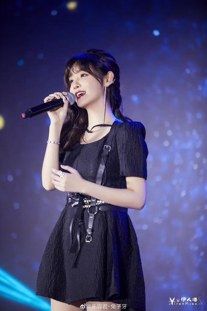 抖音网红兔子牙朱容君 (12).jpg
