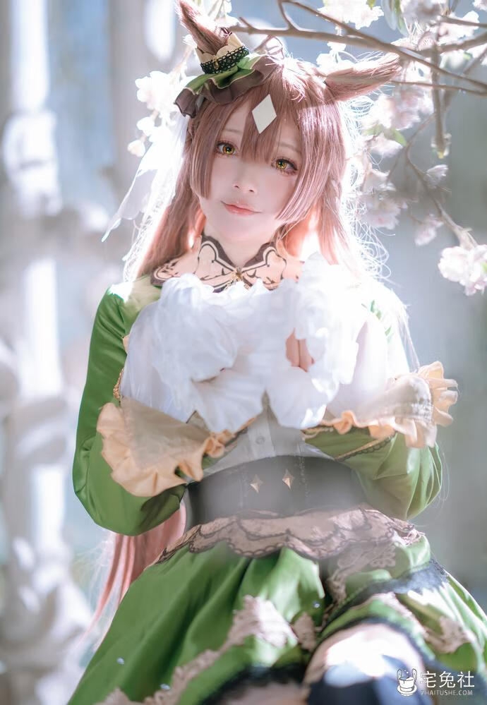 黑龙贯通 cosplay作品011 赛马娘 宅兔社.jpg 黑龙贯通全套cos图片合集 银发女仆室笠茜的惊艳瞬间