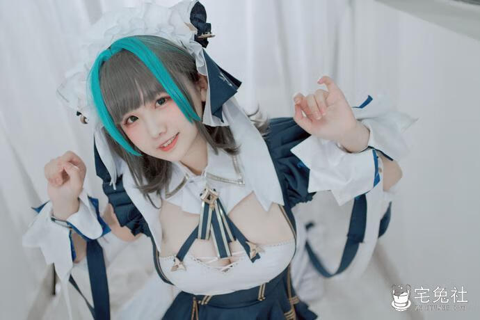 阿半今天很开心全套cos图片合集 喜欢撸猫踩奶的美食达人