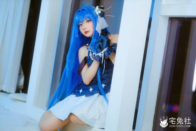 是三不是世w海伦娜免费图集在哪里能看？甜美笑容软萌又撩人