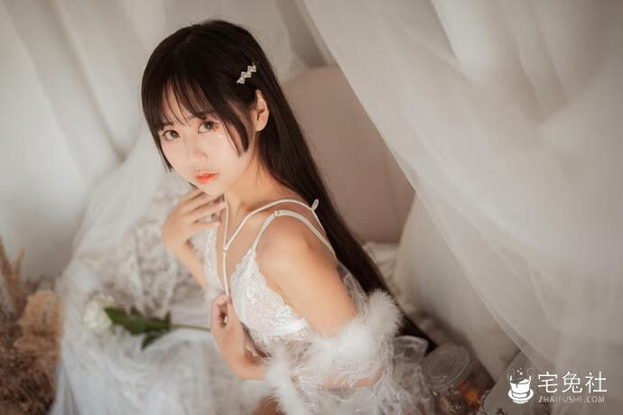 萌芽儿o0 cosplay作品008 毛绒内衣 宅兔社.jpg 萌芽儿o0全套作品图合集 胶原蛋白多到爆表的萌妹子!