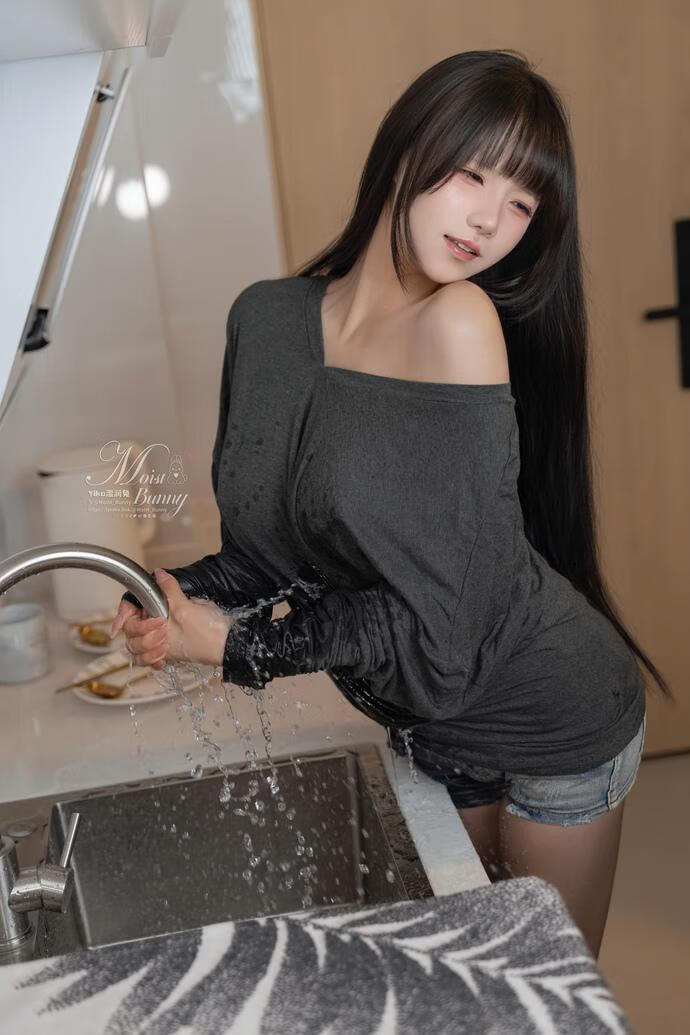 咬一口兔娘(Yiko湿润兔) – NO.255 2025年10月作品 水管工传说 [104P2V-1.96GB].jpg